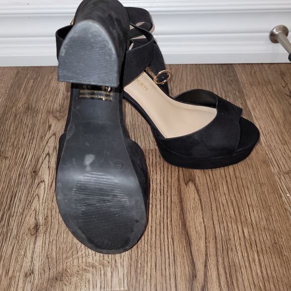 Black heels for sale - Picture 2 of 3